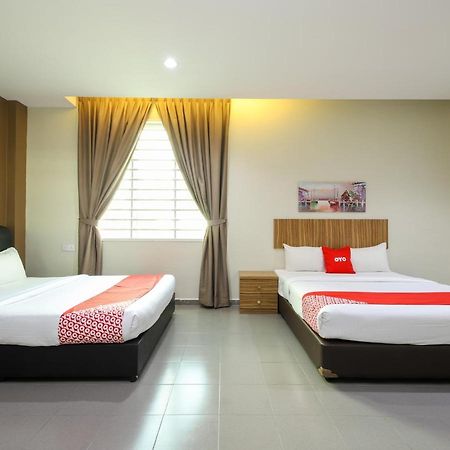 OYO 89839 Riaz Hotel Malacca Kültér fotó