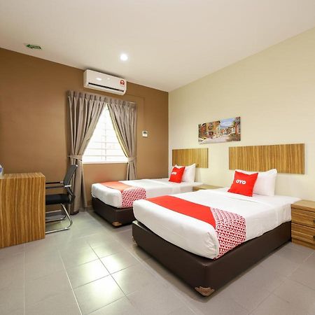 OYO 89839 Riaz Hotel Malacca Kültér fotó
