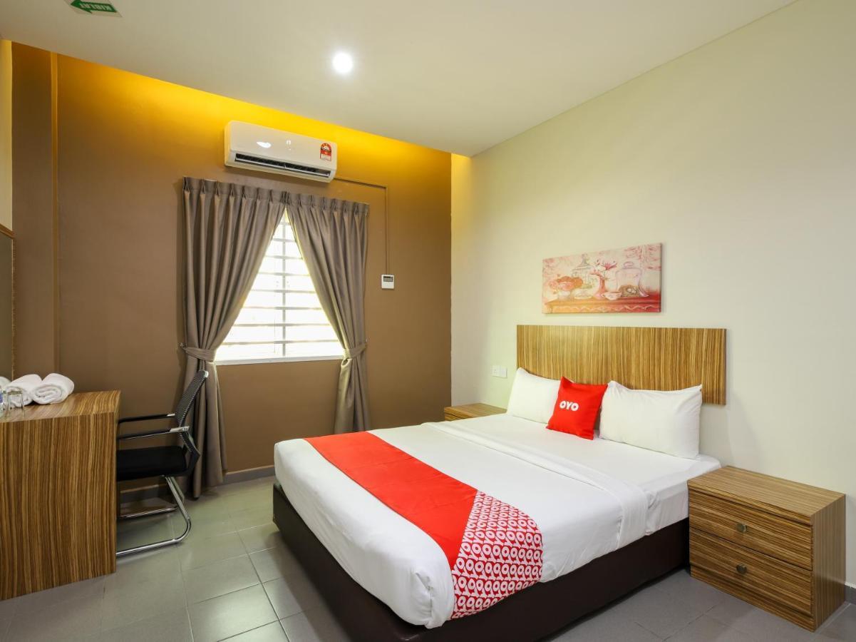 OYO 89839 Riaz Hotel Malacca Kültér fotó