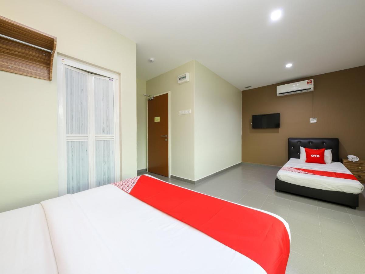 OYO 89839 Riaz Hotel Malacca Kültér fotó
