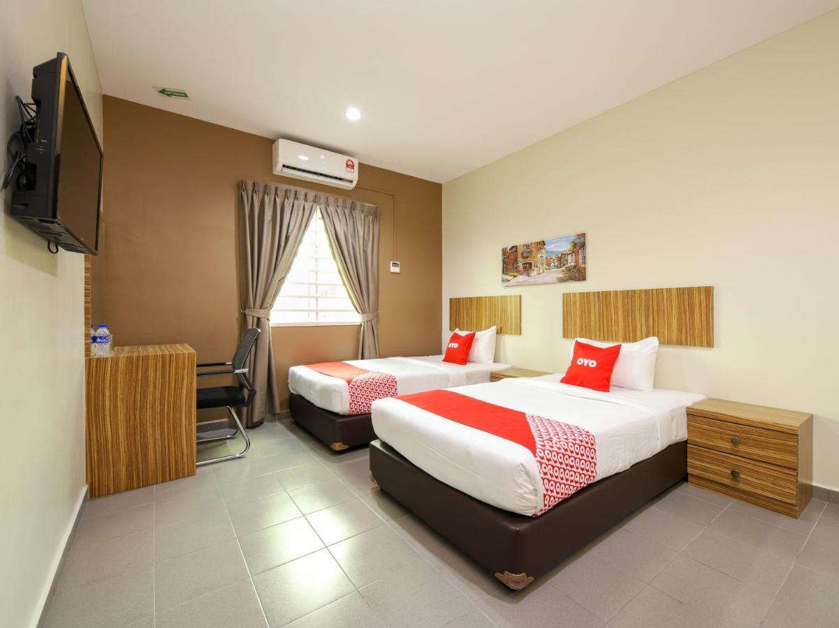 OYO 89839 Riaz Hotel Malacca Kültér fotó