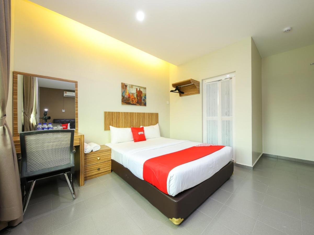 OYO 89839 Riaz Hotel Malacca Kültér fotó