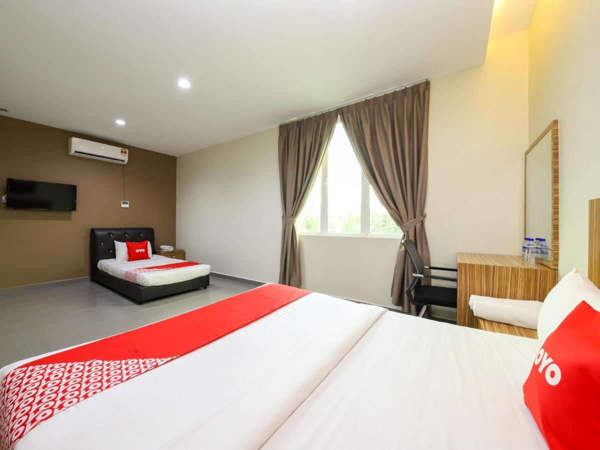 OYO 89839 Riaz Hotel Malacca Kültér fotó