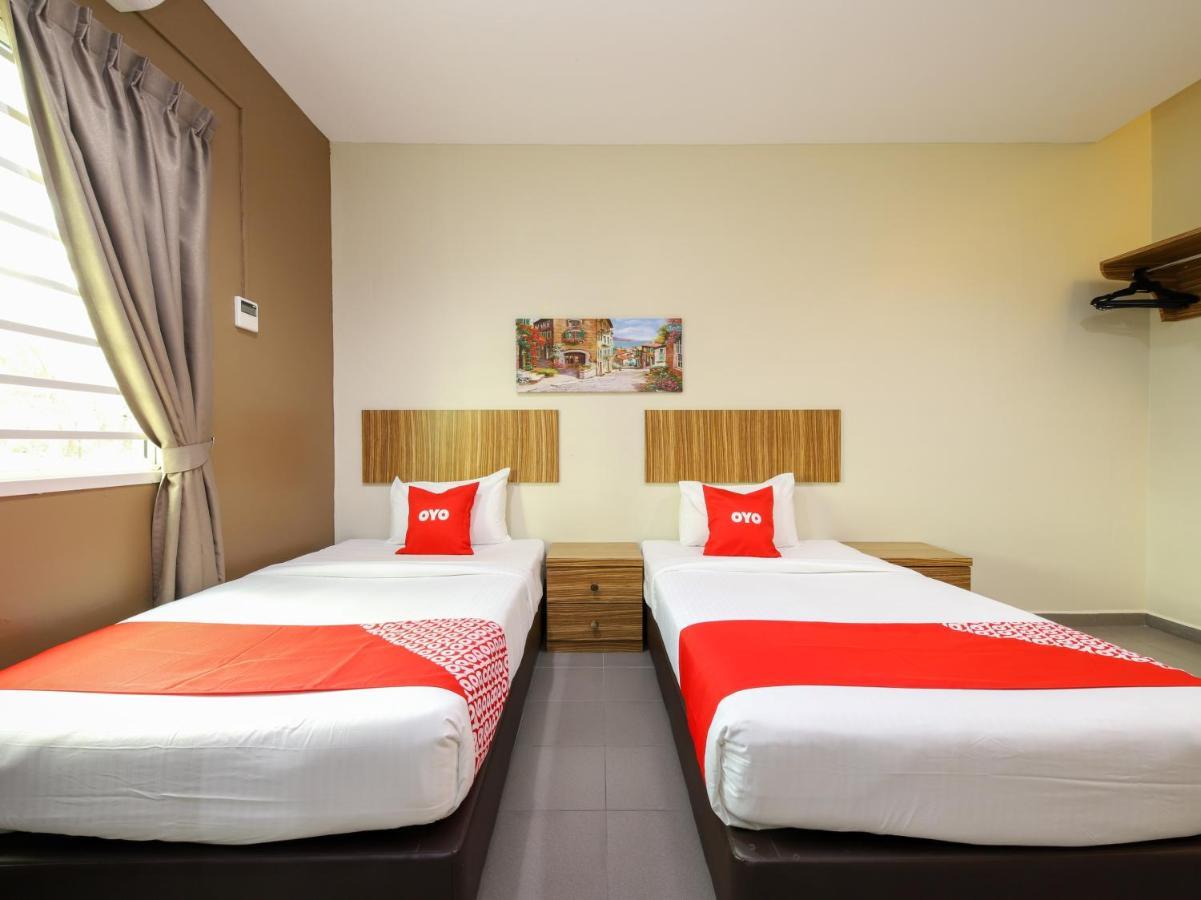 OYO 89839 Riaz Hotel Malacca Kültér fotó